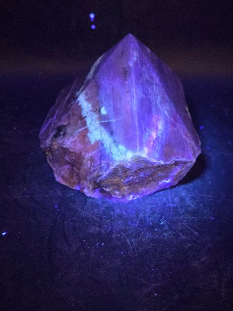 Sodalite polished top point! 10.8 ounces, 2.5 inches tall uv reactive