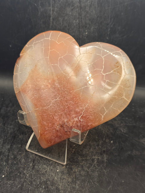 Agate heart! 9.6 ounces, 4.3 inches wide, 4.1 inches tall