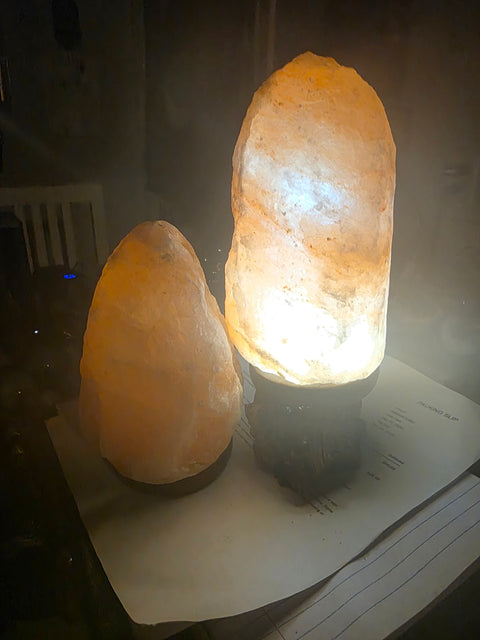Himalayan salt lamp! 7 inches tall, 3 pounds! Led light included!