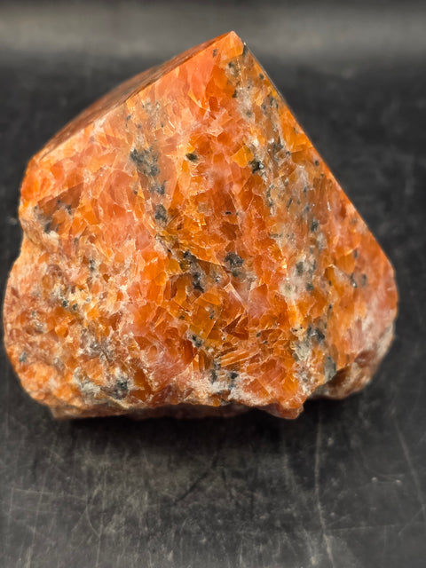 Sunstone polished top point! 11.5 ounces, 2.9 inches tall, 2.7" wide
