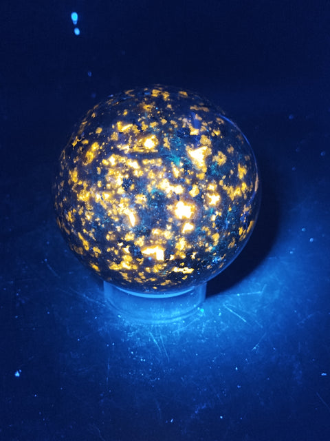 Flame stone sphere "yooperlite" 58mm, 2.2 inches, 9.6 ounces!