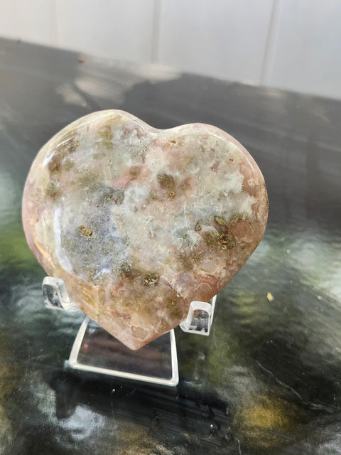 Flower agate heart! 3.5 ounces, 2.5 inches tall,2.3 inches wide