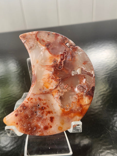 Agate moon! 4 ounces, 3.5 inches tall, 2.2 wide