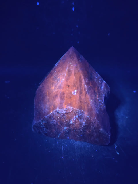 Sodalite polished top point! 12.2 ounces, 3.2 inches tall, 3" wide