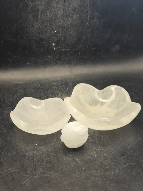 3 piece lotus flower bowl set! 6.5 ounces, 2.8 inches wide!