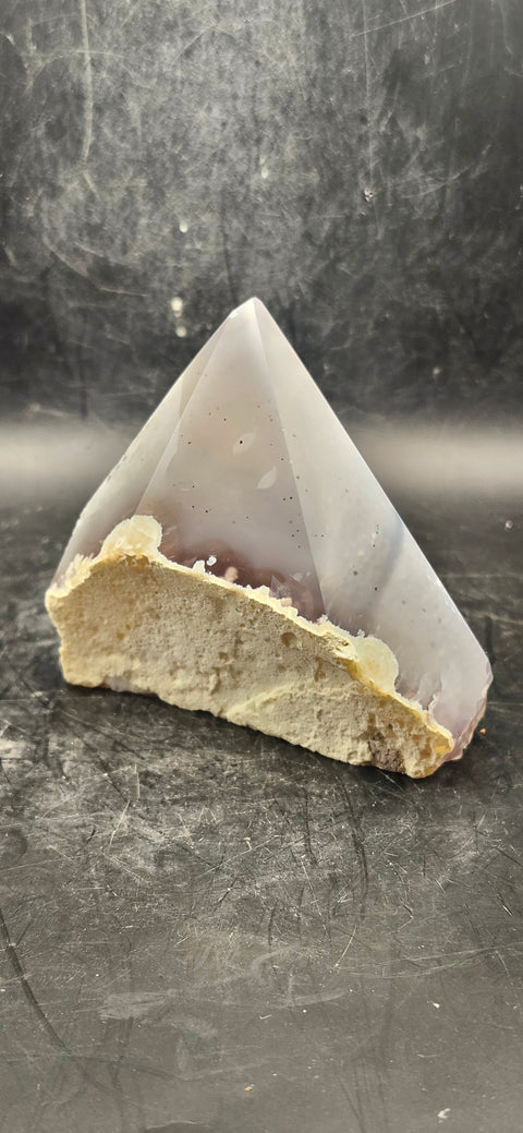Druzy agate polished top point! 8.6 ounces, 2.7 inches tall, 2.9 wide