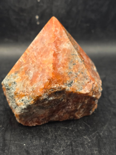 Sunstone polished top point! 14.5 ounces, 2.7 inches tall, 3 inches wide!