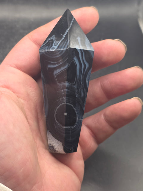Agate tower point! 3.7 inches tall, 5 ounces
