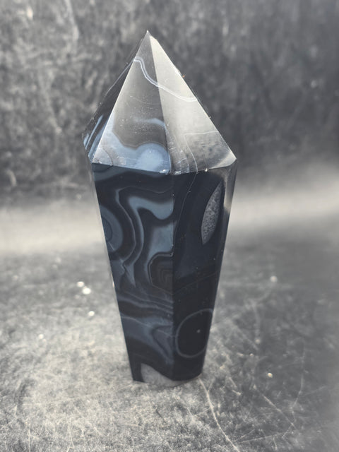 Agate tower point! 3.7 inches tall, 5 ounces