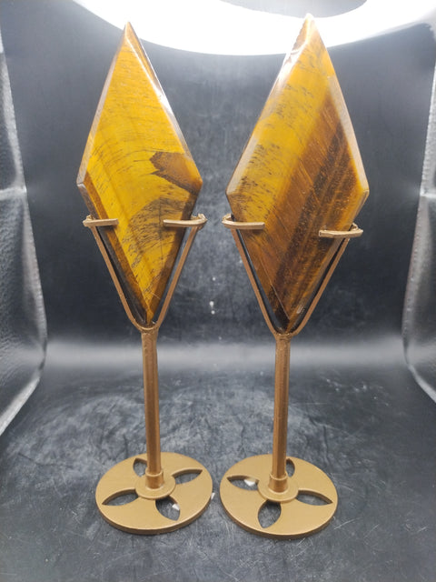 Tiger eye diamond with gold stand!! 3.6 inches, 2.2 ounces!