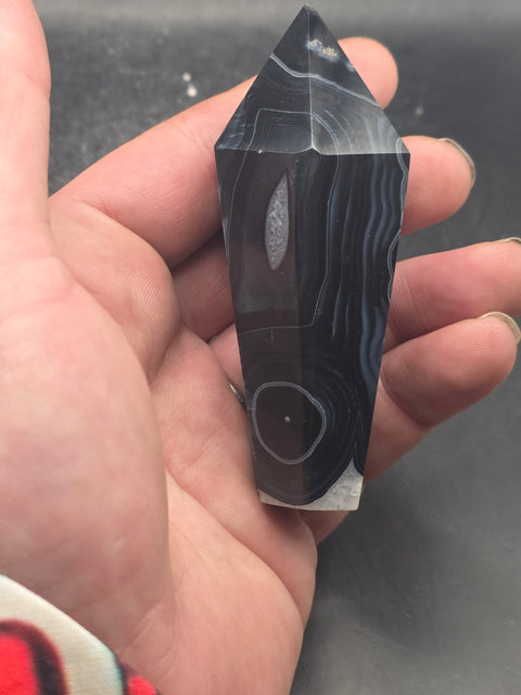 Agate tower point! 3.7 inches tall, 5 ounces