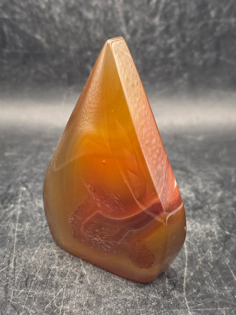 Agate tear tower! 3.8 ounces, 2.8 inches tall, 1.9 inches wide