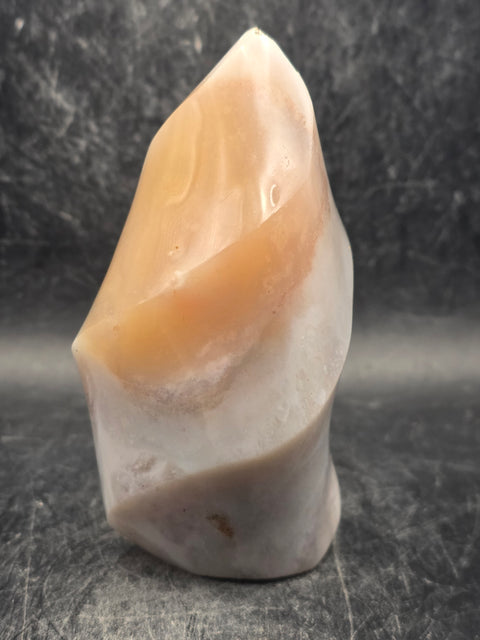 Flower agate flame tower! 11.1 ounces, 3.8 inches tall, 2.1" wide