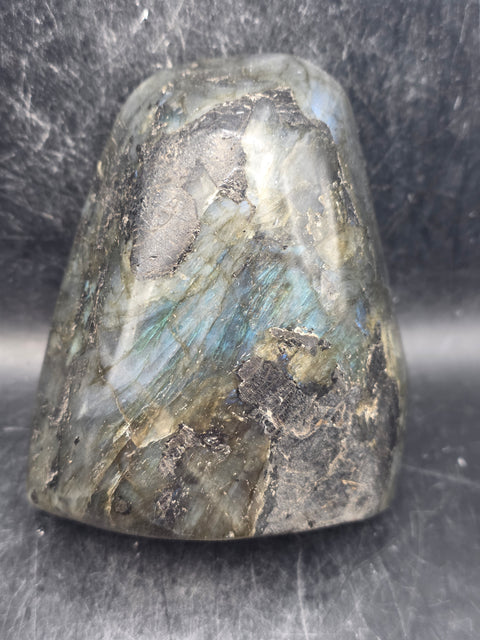 Labradorite free form! 1.11 pounds, 4.1 inches tall, 3.4" wide