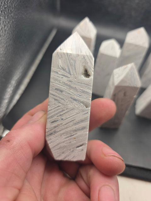 White lace agate tower! 2.9 too 3.5 inches!