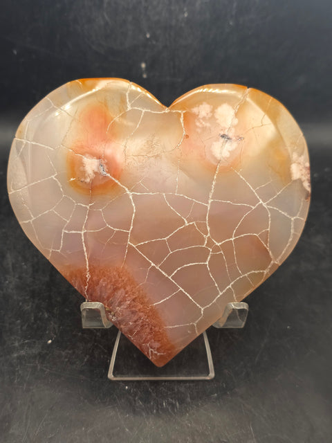 Agate heart! 9.6 ounces, 4.3 inches wide, 4.1 inches tall