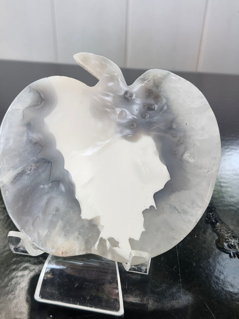 Druzy agate apple! 95.8mm wide, 91mm tall, 6.8 ounces