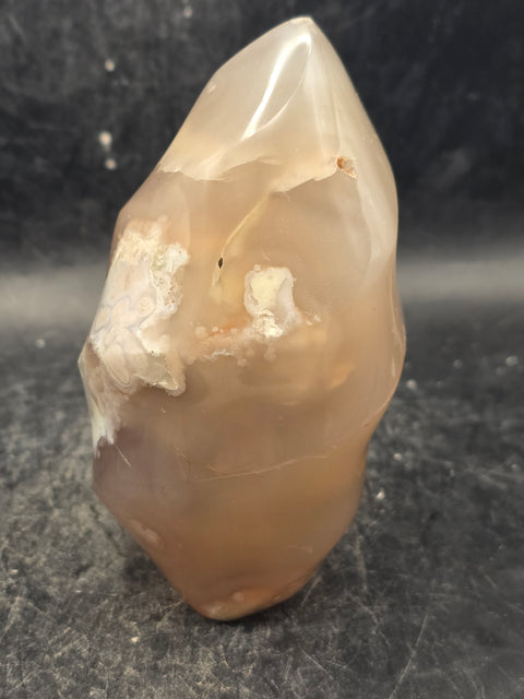 Flower agate flame tower! 13 ounces, 3.8 inches tall, 2.2" wide