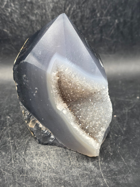 Druzy agate polished top point! 14 ounces, 3.4 inches tall, 2.7" wide