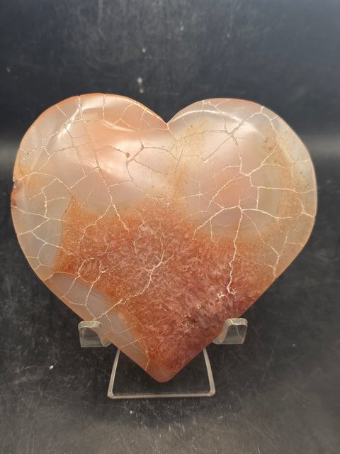 Agate heart! 9.6 ounces, 4.3 inches wide, 4.1 inches tall
