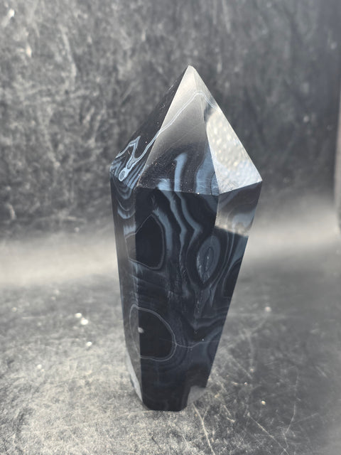 Agate tower point! 3.7 inches tall, 5 ounces