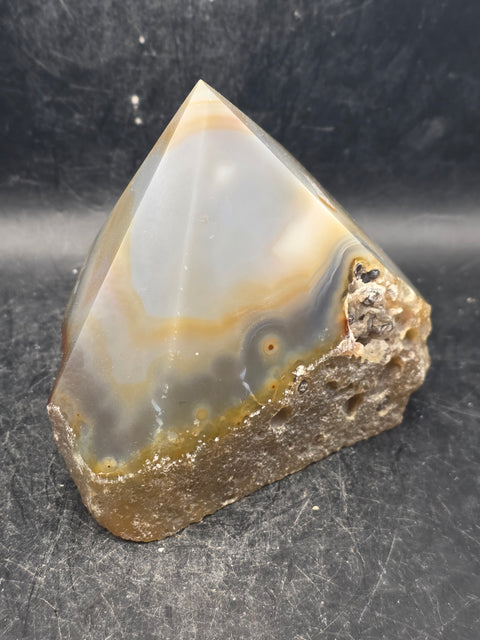 Agate polished top point! 1.1 pounds, 3.4 inches tall, 3.6" wide