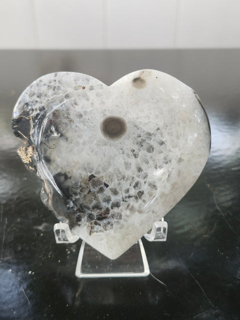 Agate heart! 5.5 ounces, 3.1 inches wide by 2.9 tall