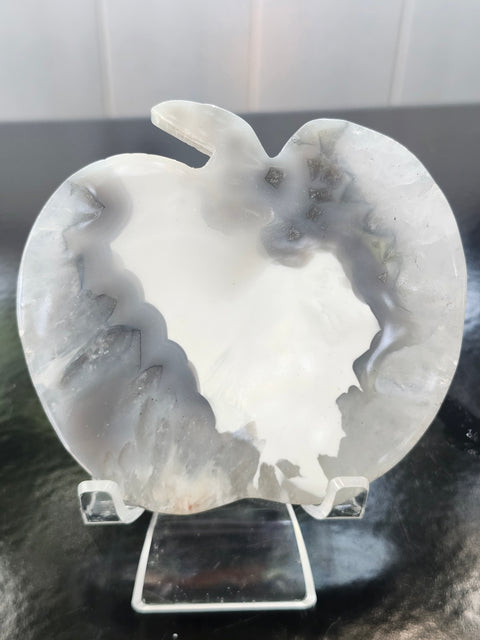 Druzy agate apple! 95.8mm wide, 91mm tall, 6.8 ounces