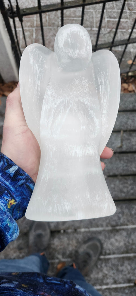 Angel selenite lamp! 8 inches tall, 4 pounds! With lotus flower led light