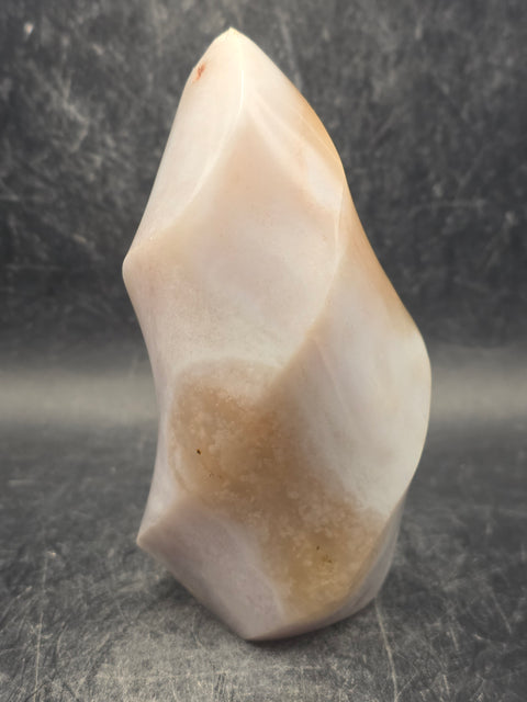 Flower agate flame tower! 11.1 ounces, 3.8 inches tall, 2.1" wide