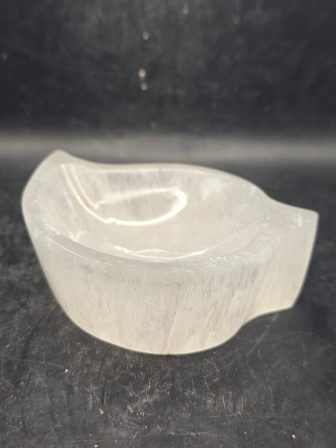 Selenite leaf bowl! 9.9 ounces, 4.2 inches long, 3.1 inches wide!