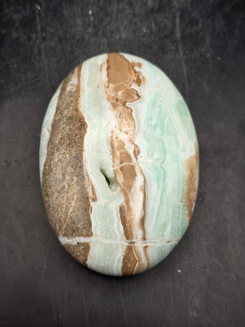 Caribbean calcite palm stone! 6.4 ounces, 3.4 inches wide