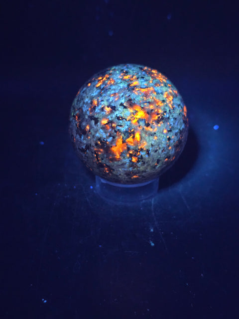 Flame stone sphere "yooperlite" 55mm, 2.1 inches, 7.7 ounces