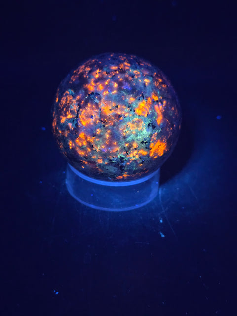 Flame stone sphere! 57mm, 2.2 inches, 9 ounces