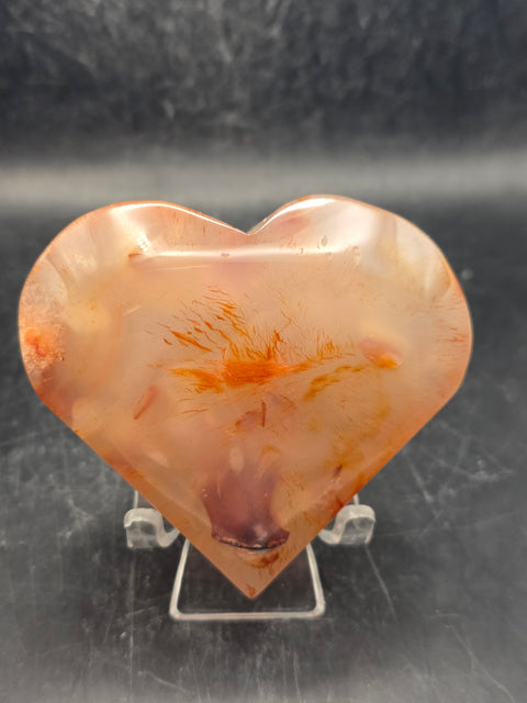 Agate heart! 7.7 ounces, 2.8 inches tall, 3.1 inches wide