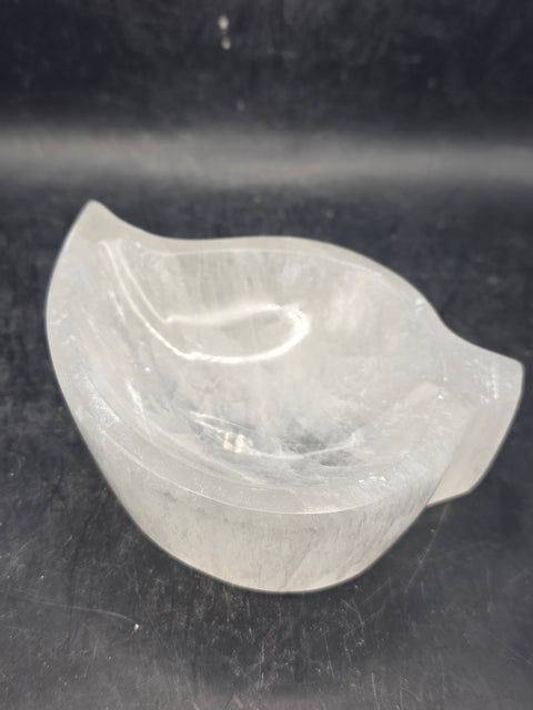 Selenite leaf bowl! 9.9 ounces, 4.2 inches long, 3.1 inches wide!