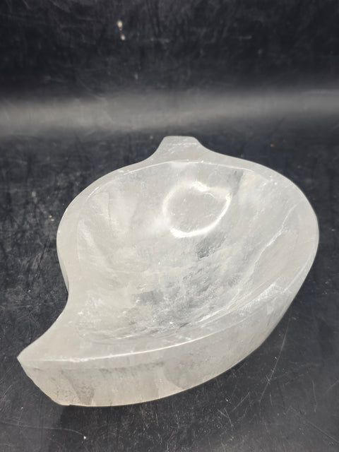 Selenite leaf bowl! 9.9 ounces, 4.2 inches long, 3.1 inches wide!