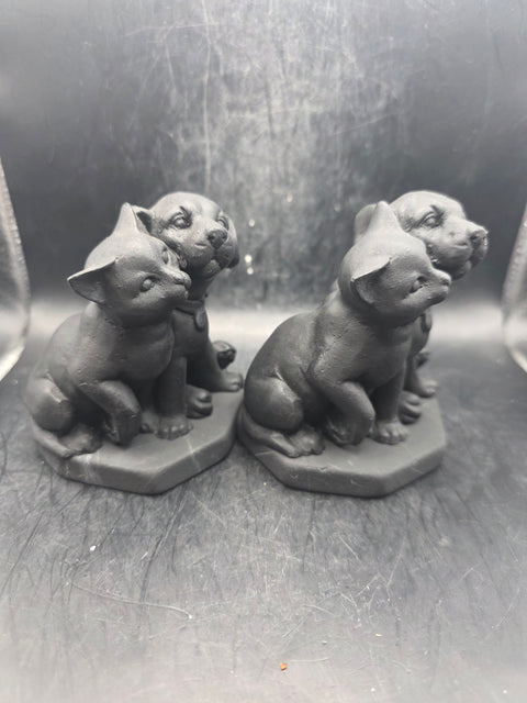 Shungite cat&dog! 8.7 ounces, 3.7 inches tall!