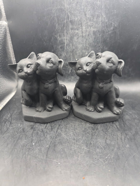 Shungite cat&dog! 8.7 ounces, 3.7 inches tall!