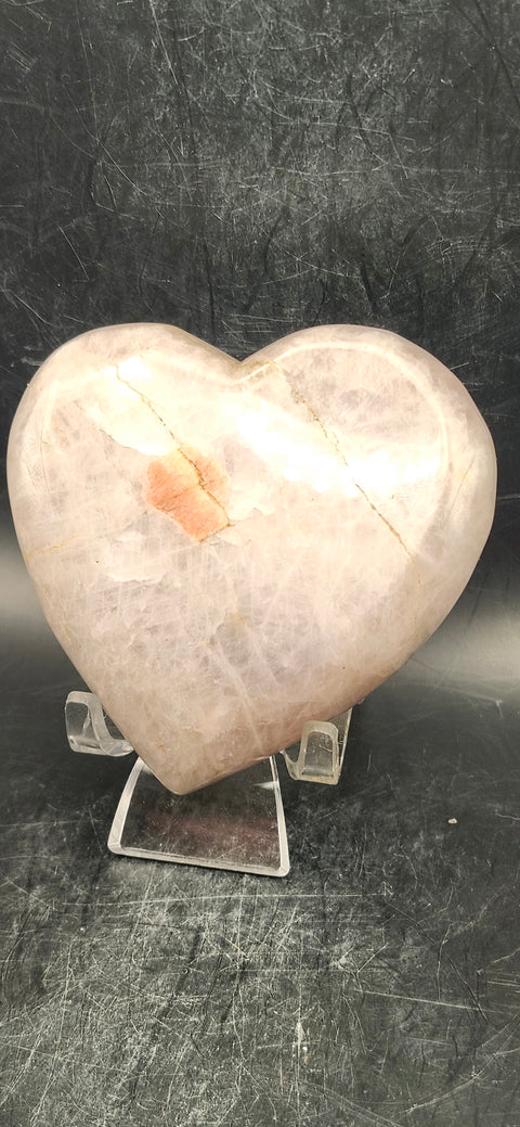 Rose quartz heart! 8 ounces, 3.25 inches wide, 3 tall, .91 thick