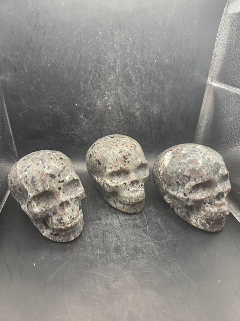 Flame stone skull! "Yooperlite" 1.3 pounds, 3.7 inches long, 2.7" tall