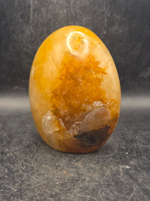 Golden healer free form! 1 pound, 3.3 inches tall, 2.9 inches wide!