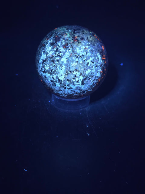 Flame stone sphere "yooperlite" 55mm, 2.1 inches, 7.7 ounces