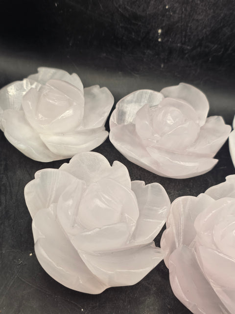 Mangano calcite flower carving! Uv reactive! 5.4 ounces, 2.6 inches