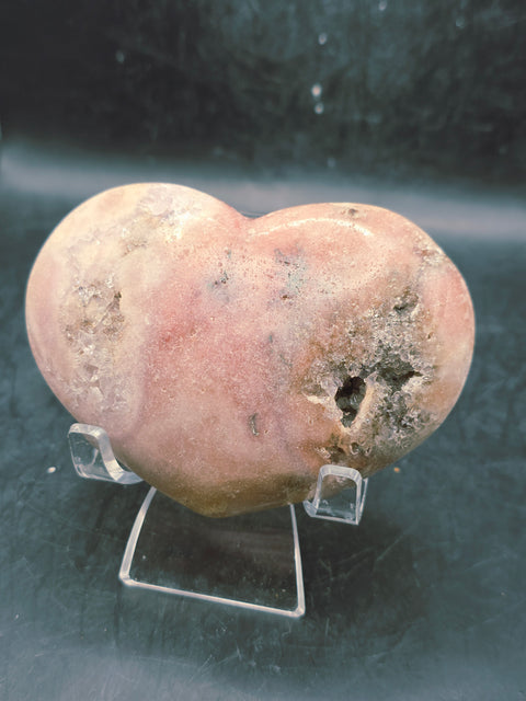 Pink amethyst heart! 9.6 ounces, 3.5 inches wide, 2.6 inches tall!