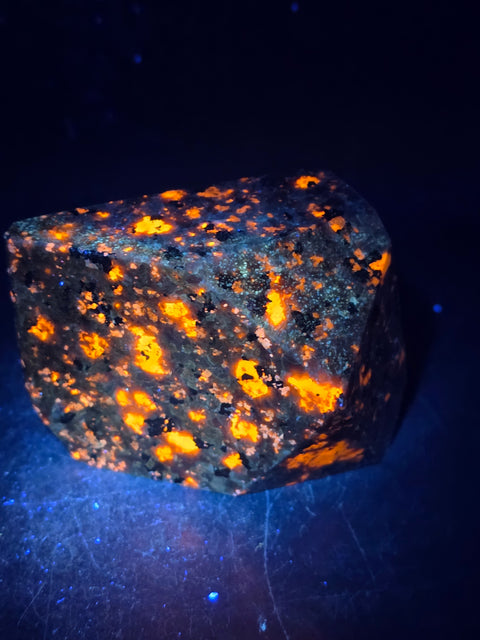 Flame stone "yooperlite" free form! 10.4 ounces, 2.7" wide, 2.4" tall