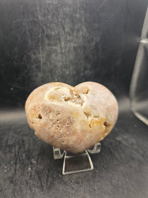 Pink amethyst heart! 10 ounces, 3.5 inches wide, 2.8 inches tall!