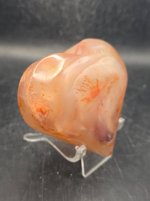 Agate heart! 7.7 ounces, 2.8 inches tall, 3.1 inches wide