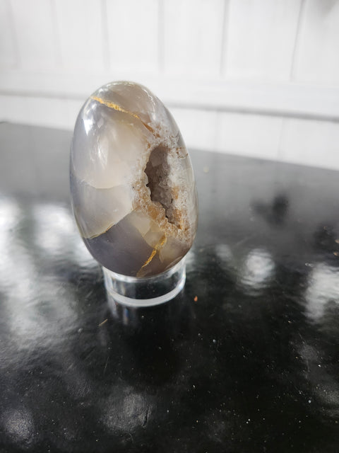 Druzy agate egg. 6 ounces, 2.75 inchs