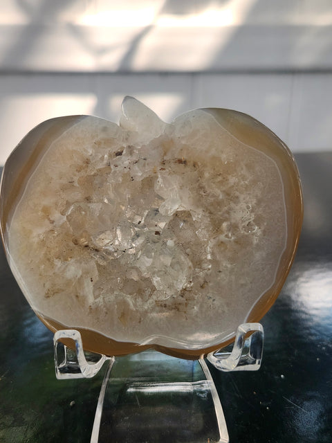 Druzy agate apple! 3.4 ounces, 2.7 inches wide, 2.6 tall